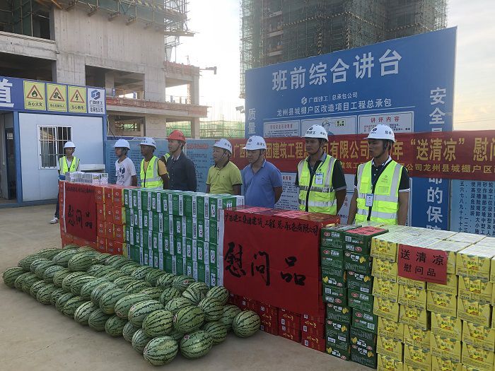 送清涼現(xiàn)場。盧瑞陽 攝.JPG
