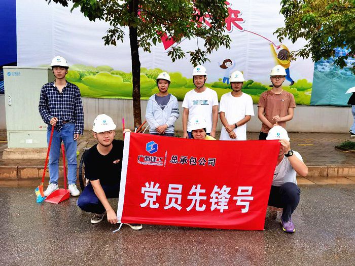 志愿服務(wù)隊(duì)合影。賴(lài)柳汀.jpg