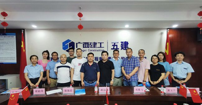雙方合影留念。五建設計研究院供圖（修圖）.jpg