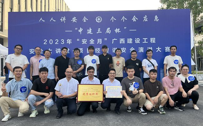 參賽選手及啦啦隊合影。黃琛晗 攝（修圖）.jpg