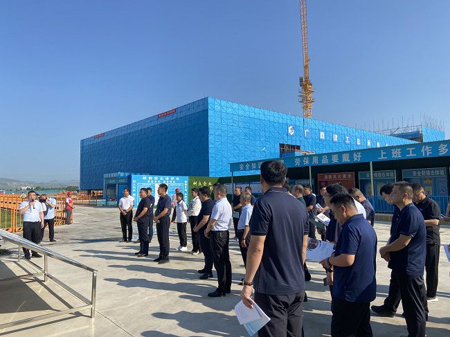 檢查現(xiàn)場。潘揚 攝（修圖）.jpg