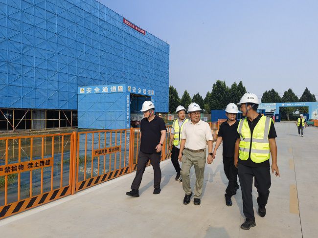 檢查現(xiàn)場。楊醒晨 攝（修圖）.jpg
