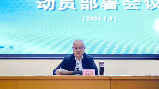鄧少新講話  鄭詩(shī)寶 攝。（修圖）.jpg